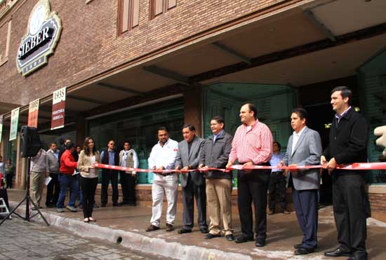 Inaugura alcalde nuevo rostro de antigua Ferretera Sieber