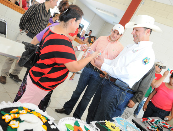 INAUGURA ALCALDE OBRA DE REHABILITACIÓN DEL CENTRO COMUNITARIO Y PLAZA PÚBLICA 