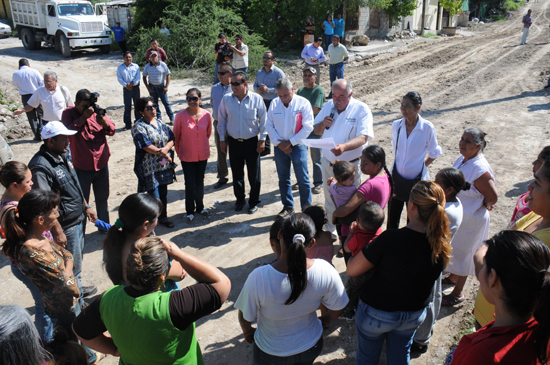 Inicia alcalde Melchor Sánchez obra de pavimentación en calle 33