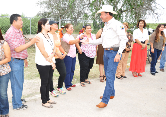 INICIA ALCALDE OBRAS DE PAVIMENTACIÓN Y ALUMBRADO PÚBLICO 