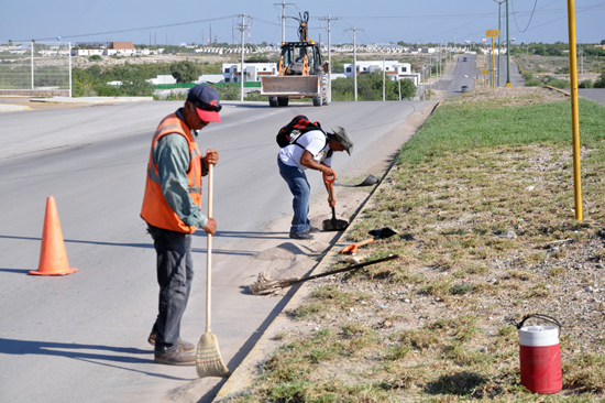   TRABAJAN 6 CUADRILLAS EN LA LIMPIEZA   DIARIA DE PIEDRAS NEGRAS 