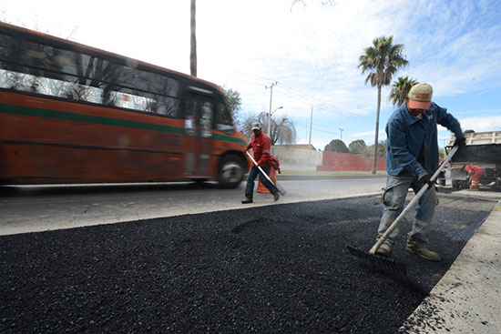 Avanzan trabajos de bacheo en Saltillo