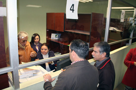 ES MUNICIPIO EJEMPLO EN ORDEN Y SEGURIDAD AL PAGAR DERECHOS VEHICULARES DE SUS UNIDADES 