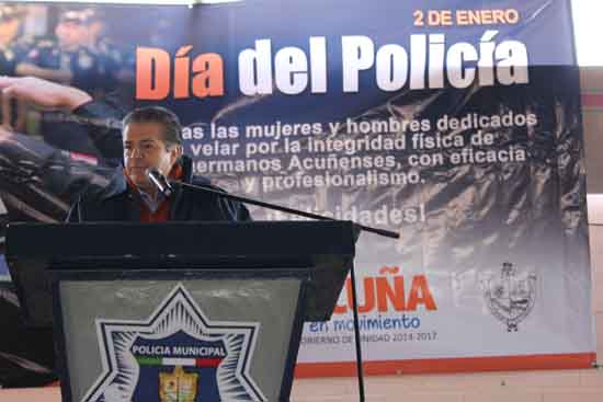 Homenaje de Administración Municipal a policías en su día