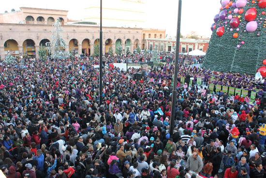 ¡Hoy todos a la Mega Rosca de Reyes en Plaza de Armas!