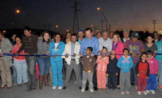    Inauguran Alcalde y vecinos la iluminación de la Avenida Revolución