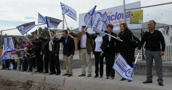 Inicia Municipio pavimento en calle El Socorro en Colonias de Santiago 