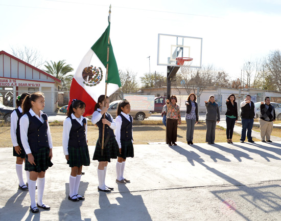 Llevan beneficios con Presidenta en tu Escuela al colegio Lázaro Cárdenas 