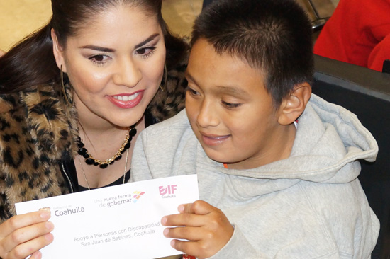 Rosita, sede de entrega de Becas BIDA y ADETI 