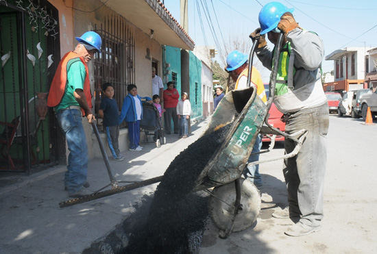 Satisface a vecinos de la Col. Primero de Mayo acciones de bacheo 