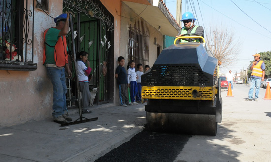 Satisface a vecinos de la Col. Primero de Mayo acciones de bacheo 