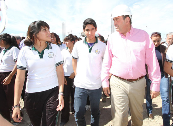 CONSTRUYE GOBERNADOR MÁS AULAS PARA LOS JÓVENES DE COAHUILA