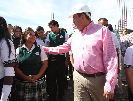 CONSTRUYE GOBERNADOR MÁS AULAS PARA LOS JÓVENES DE COAHUILA