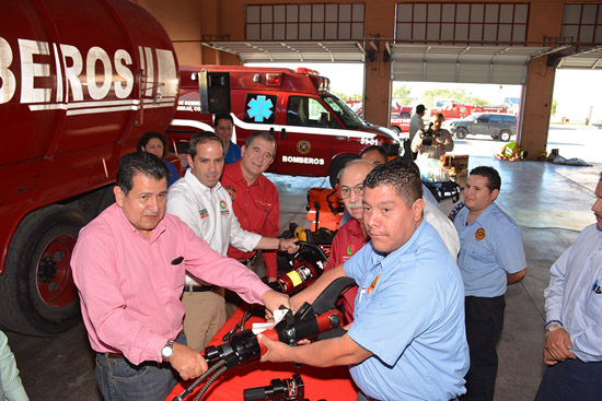 CUMPLE ALCALDE COMPROMISO CON HEROICO CUERPO DE BOMBEROS