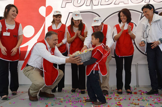 Entrega Carolina Viggiano 15 toneladas de apoyo a Colecta del Banco de Alimentos