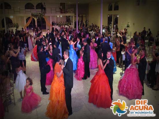 Presiden Lenin y Esther Talamás fiesta de Quinceañeras en Movimiento 