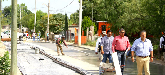 SUPERVISA ALCALDE LENIN PÉREZ AVANCE DE OBRAS DE PAVIMENTACIÓN EN DIFERENTES COLONIAS.