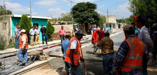 SUPERVISA ALCALDE LENIN PÉREZ AVANCE DE OBRAS DE PAVIMENTACIÓN EN DIFERENTES COLONIAS.