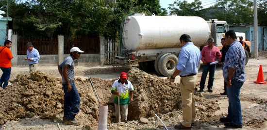 SUPERVISA ALCALDE LENIN PÉREZ AVANCE DE OBRAS DE PAVIMENTACIÓN EN DIFERENTES COLONIAS.