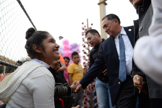 Entrega Alcalde apoyo al Teletón 