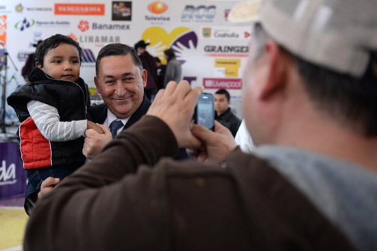 Entrega Alcalde apoyo al Teletón 