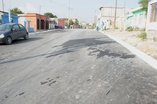 Entregan pavimento de la Calle 25 de la Colonia Guerrero 