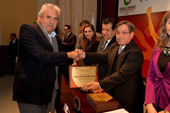 ENTREGAN PREMIO MUNICIPAL DEL DEPORTE Y PRESEA DEPORTISTA FUERTE 2013