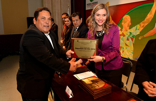 ENTREGAN PREMIO MUNICIPAL DEL DEPORTE Y PRESEA DEPORTISTA FUERTE 2013