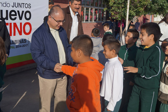 Anuncia César Gutiérrez beneficios para primaria “Manuel Villarreal” 