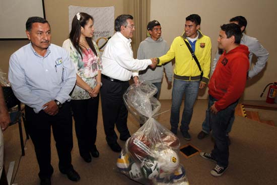 Da rector la bienvenida a la familia universitaria a nuevos “Lobos” de la Unidad Torreón 