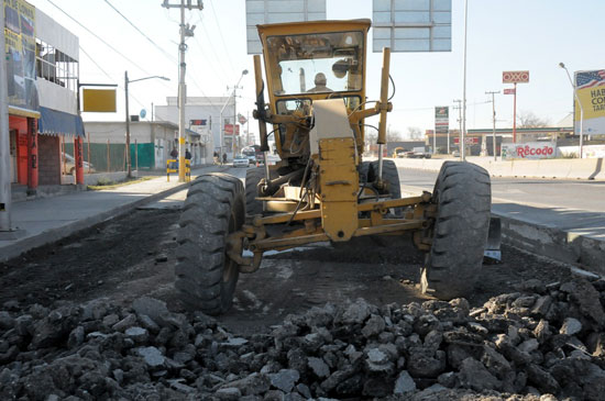 Inicia Municipio pavimento en el Bulevar Pape bajo el Puente Sidermex