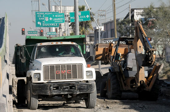 Inicia Municipio pavimento en el Bulevar Pape bajo el Puente Sidermex