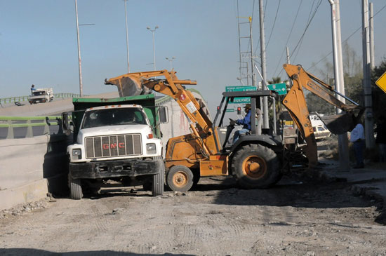 Inicia Municipio pavimento en el Bulevar Pape bajo el Puente Sidermex