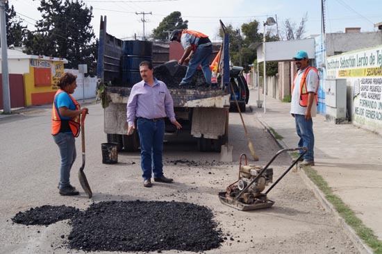 Inician campaña de bacheo, pintura y limpieza en bulevares 