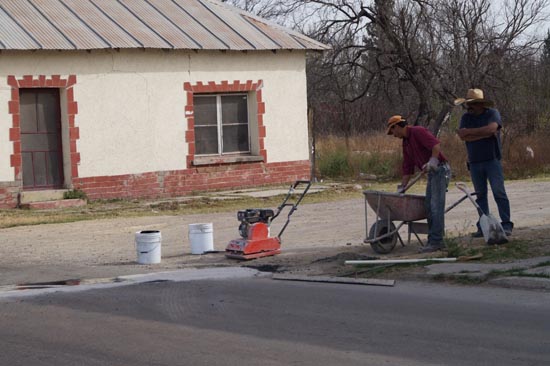 Inician campaña de bacheo, pintura y limpieza en bulevares 