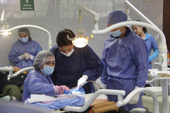 Ofrece Facultad de Odontología Servicios de Clínicas Dentales 