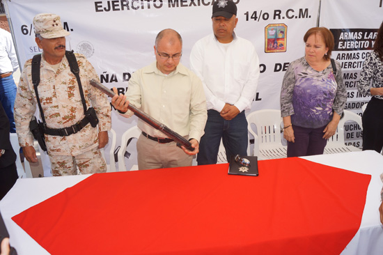 Pone en marcha César Gutiérrez campaña de canje de armas 