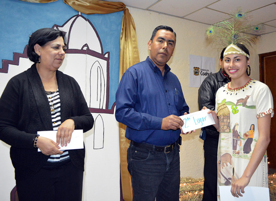 Premian a ganadoras del concurso “Traje Tradicional Navense 2014” 