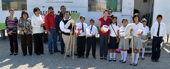 Visitan escuela de Nueva Creación del fraccionamiento Los Manantiales 