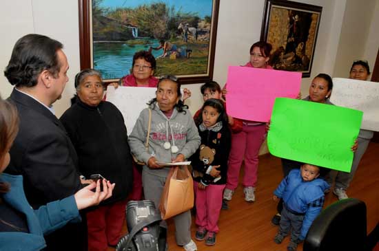 Agradecen vecinas de la Colonia Burócratas su nuevo pavimento al alcalde 