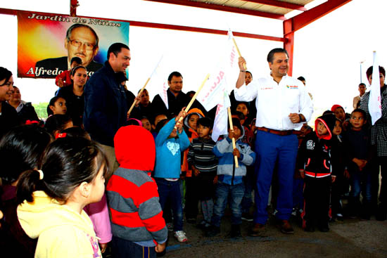 ALCALDE PONE EN MARCHA CONSTRUCCIÓN DE CERCADO PERIMETRAL EN JARDÍN DE NIÑOS ALFREDO GARZA GARZA.