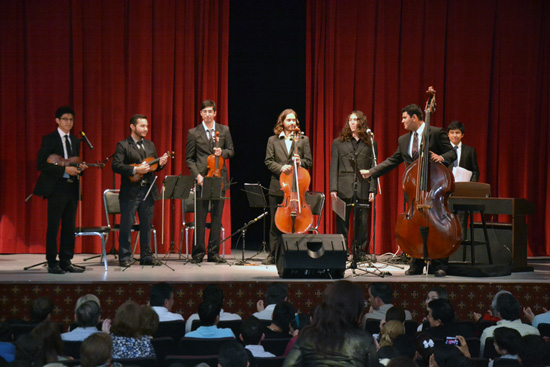 DISFRUTAN FAMILIAS NIGROPETENSES DE INTENSA NOCHE MUSICAL EN EL AUDITORIO “JOSÉ VASCONCELOS” 