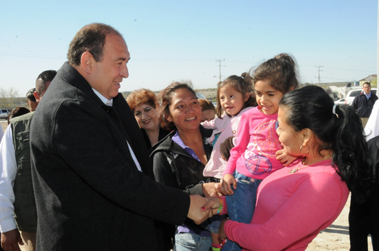 El  gobernador Rubén Moreira inició introducción de servicios básicos en la colonia gobernadores de Piedras Negras 