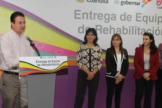 Entrega Carolina Viggiano equipo a UBR´s de La Laguna 