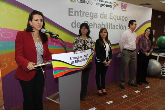 Entrega Carolina Viggiano equipo a UBR´s de La Laguna 