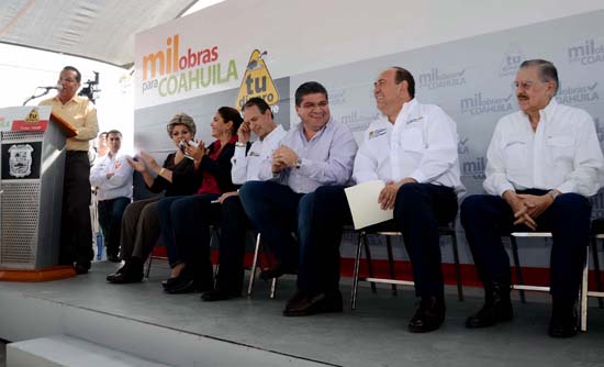 ENTREGA GOBERNADOR MÁS VIALIDADES PARA UN COAHUILA COMPETITIVO