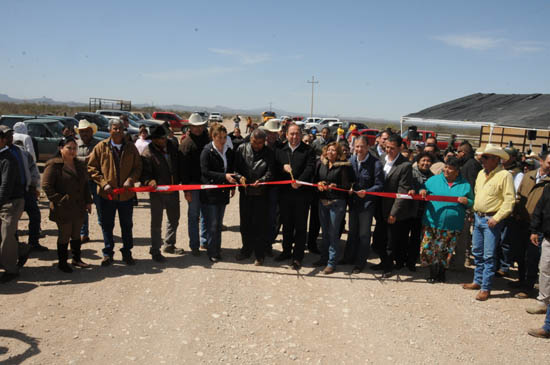 Entrega gobernador obra carretera del área rural 