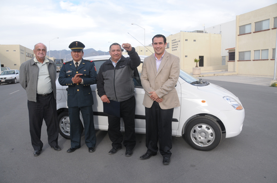 Entregan premio por concurso de programa de Canje de Armas 2014 