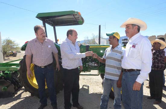 ‘Estamos cumpliendo nuestros compromisos con el campo coahuilense’.- Rubén Moreira 