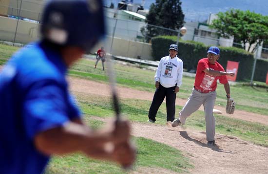 Inician adultos mayores encuentros deportivos y actividades artísticas 